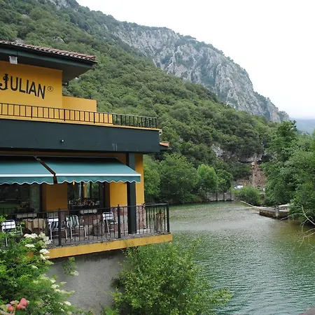 Casa Julian 2* Mier